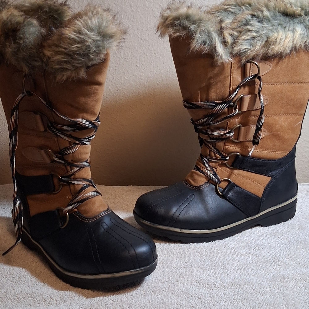 Cozy Lace-Up Fur Lined Boots 6 Like New! 260559